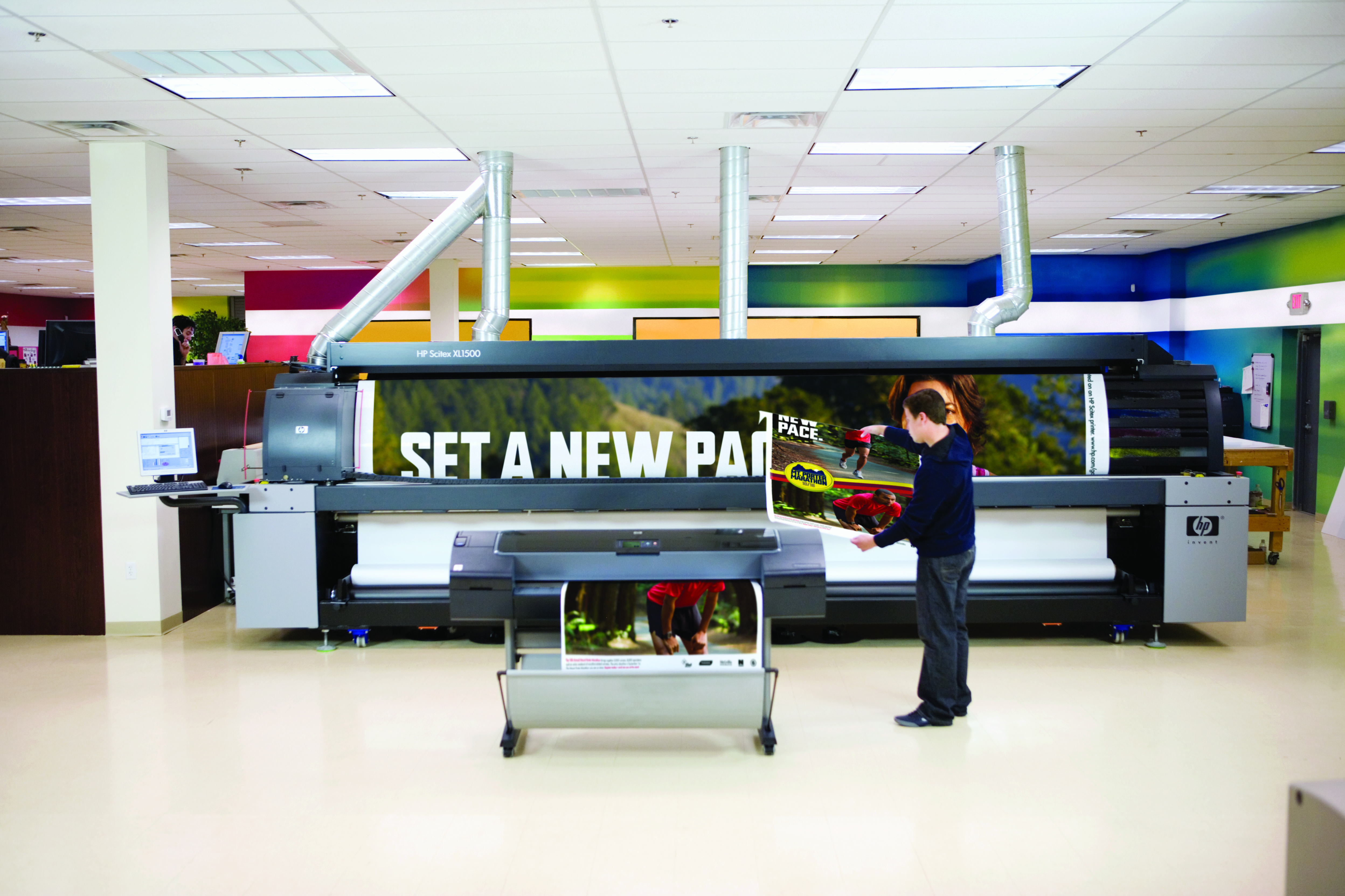 HP Designjet Z2100 24" Großformatdrucker Thermal inkjet Farbe 2400 x 1200 DPI Eingebauter Ethernet-Anschluss