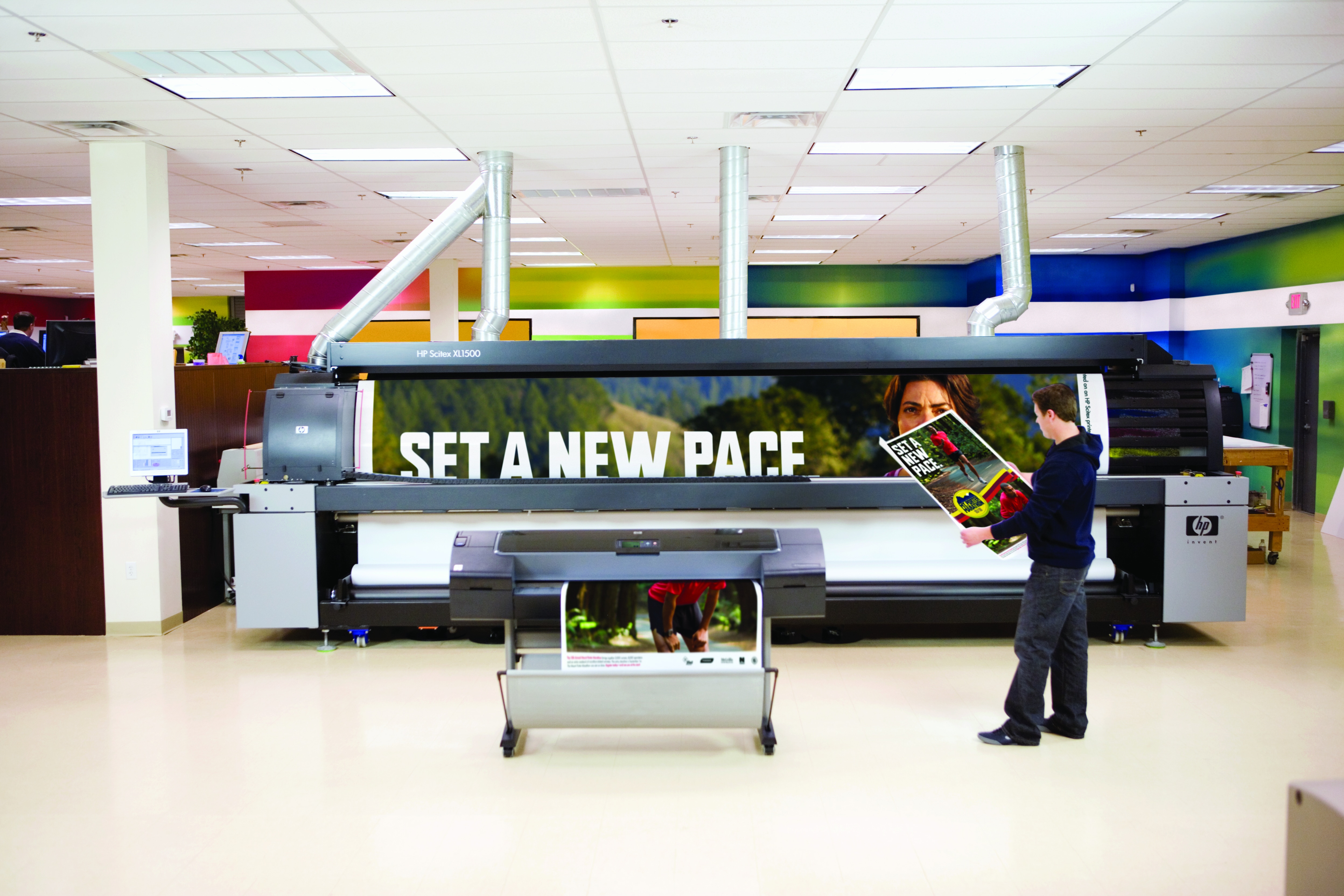 HP Designjet Z2100 Großformatdrucker Tintenstrahl Farbe 2400 x 1200 DPI Eingebauter Ethernet-Anschluss